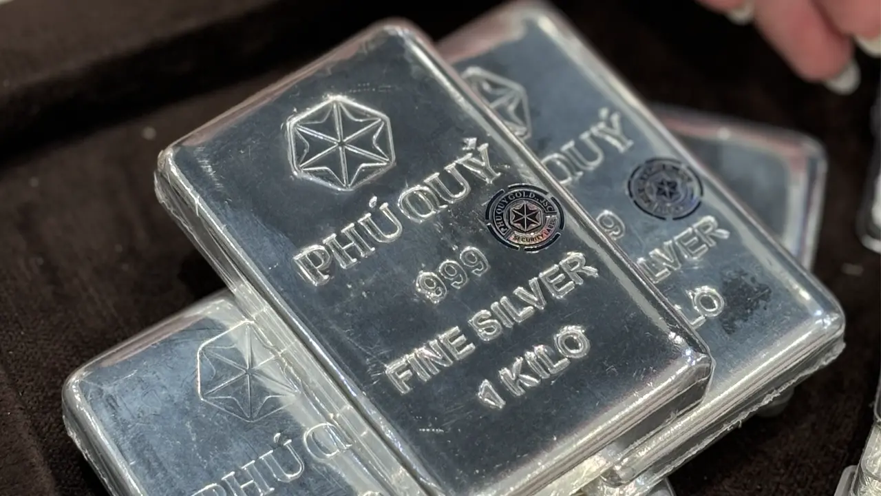 تحركات مفاجئة.. أسعار الفضة تسجل مستويات غير مسبوقة خلال تعاملات يناير 2026